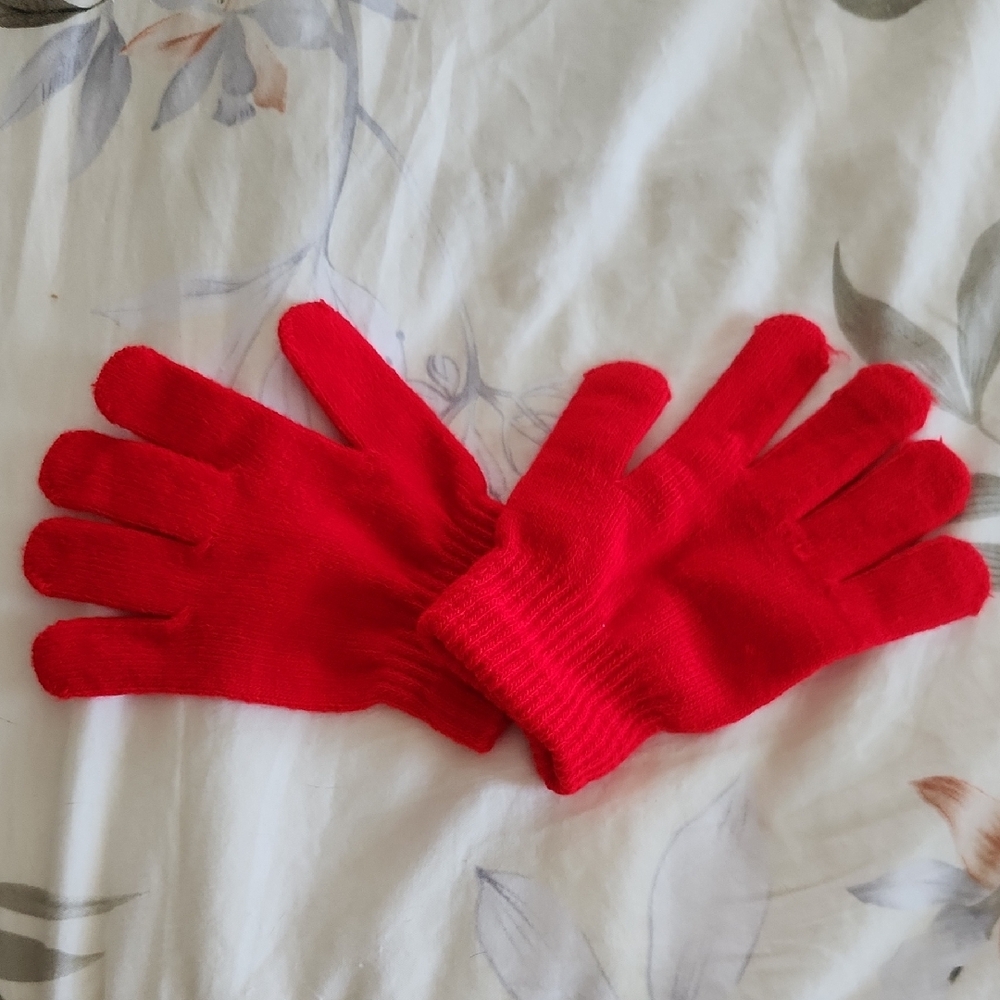 Cozy Red Kids Gloves